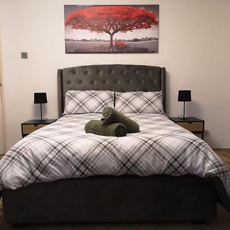Mossbank House Luton Airport Hotell Exteriör bild