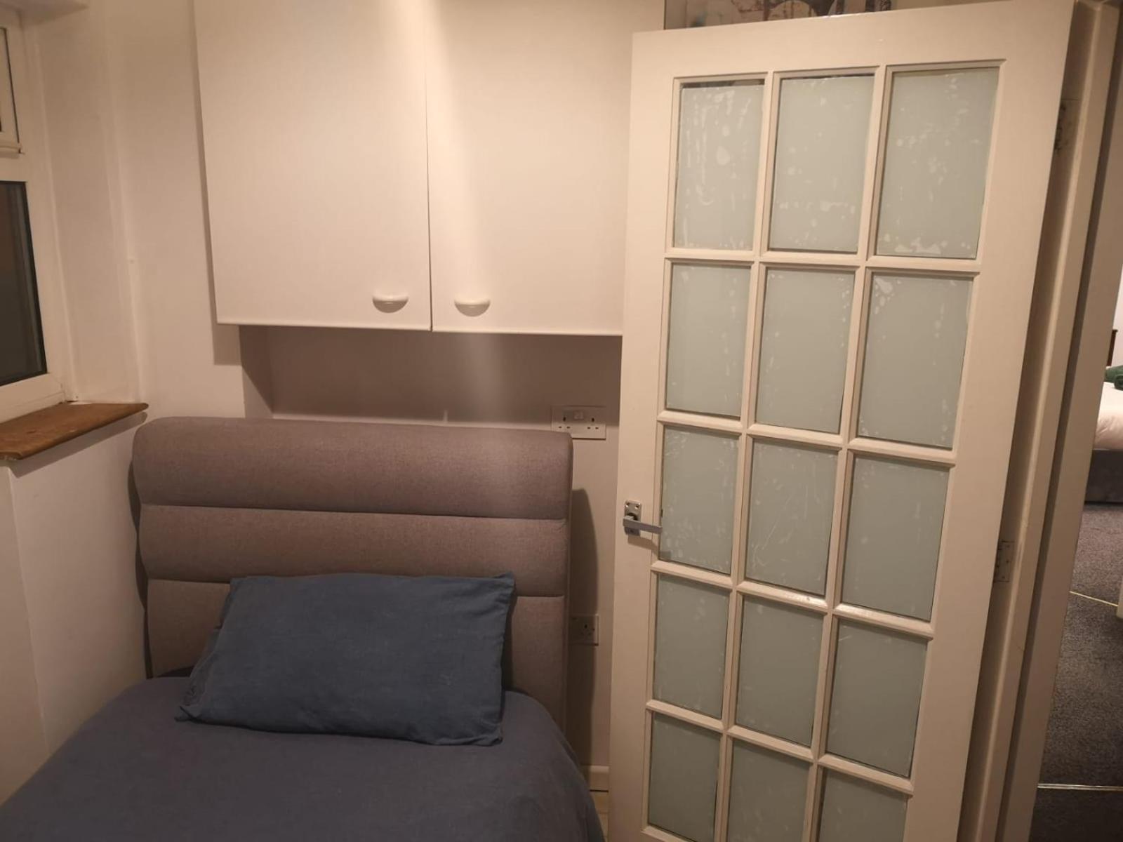 Mossbank House Luton Airport Hotell Exteriör bild